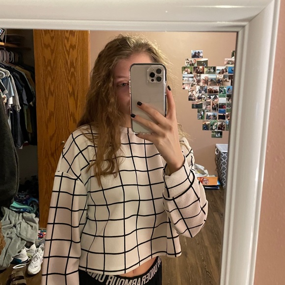 Shein white and black long sleeve - Picture 1 of 3